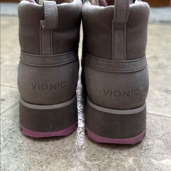 Vionic Nolan boots - Picture 2 of 8